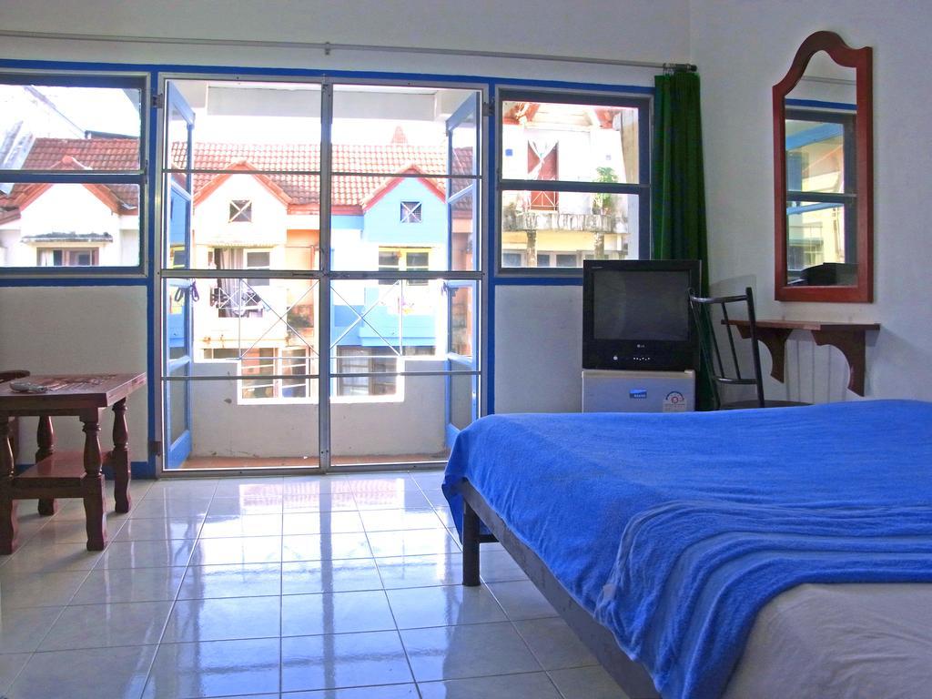 Niku Guesthouse Patong Экстерьер фото