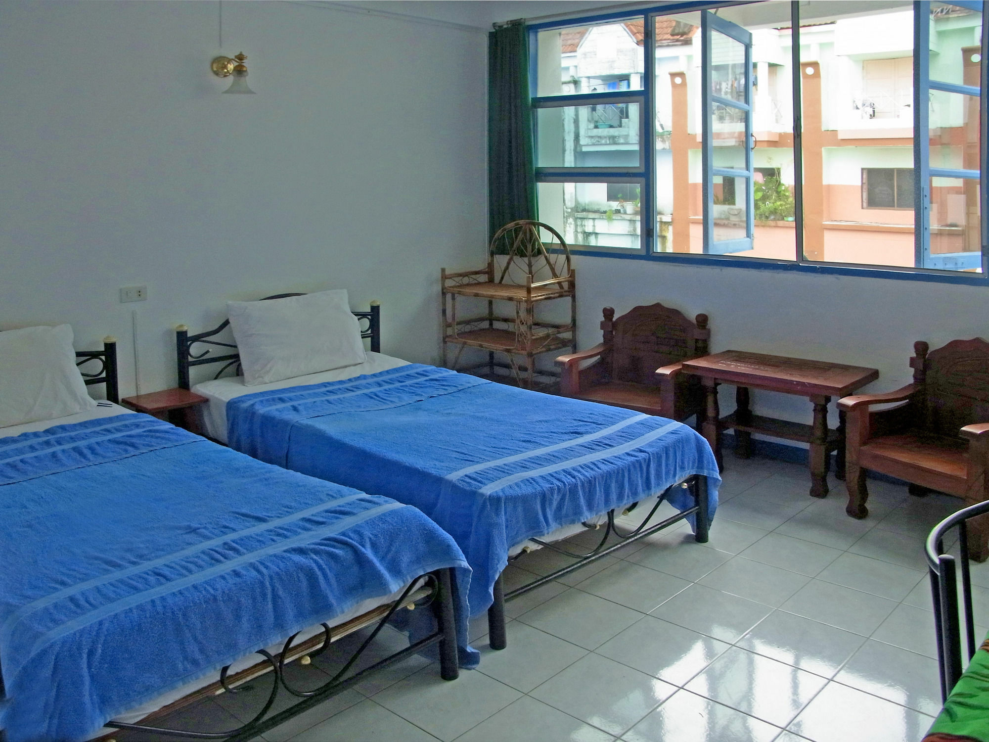 Niku Guesthouse Patong Экстерьер фото