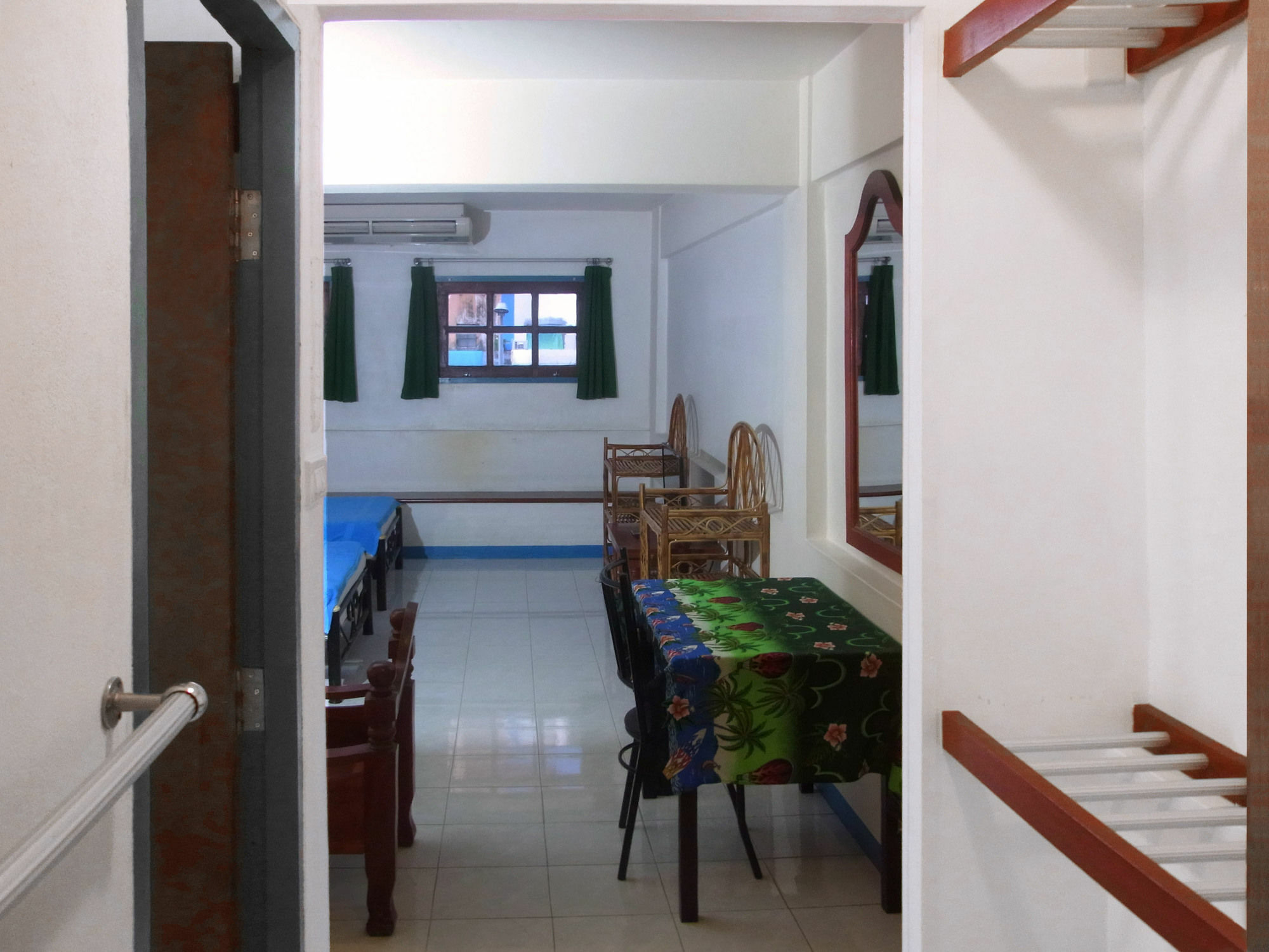 Niku Guesthouse Patong Экстерьер фото