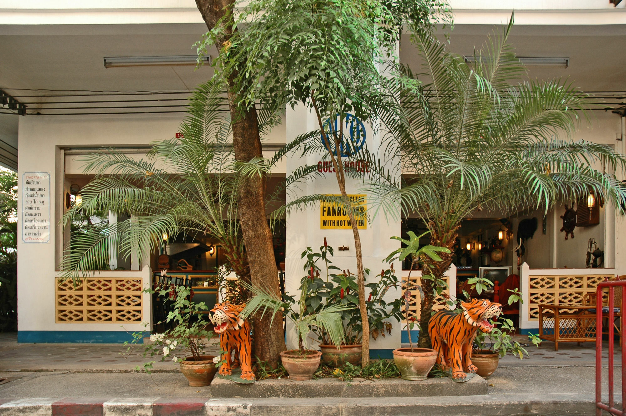 Niku Guesthouse Patong Экстерьер фото