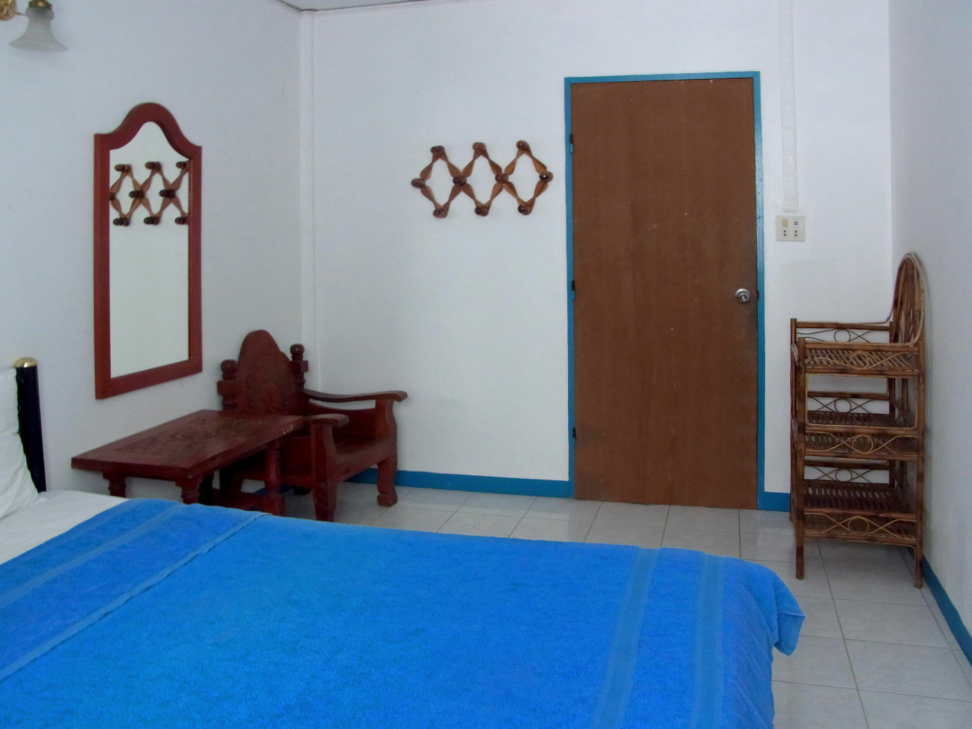 Niku Guesthouse Patong Экстерьер фото