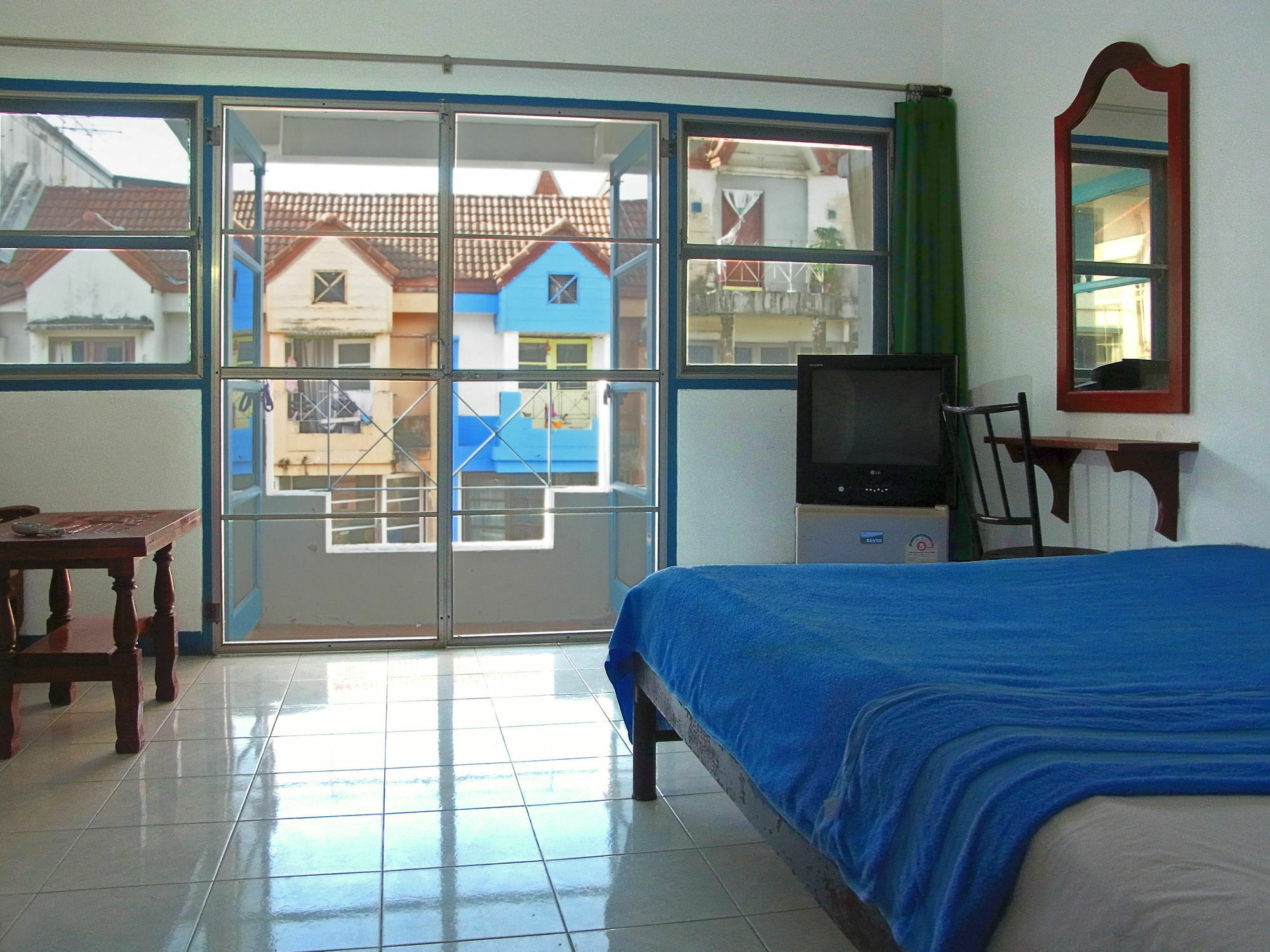Niku Guesthouse Patong Экстерьер фото