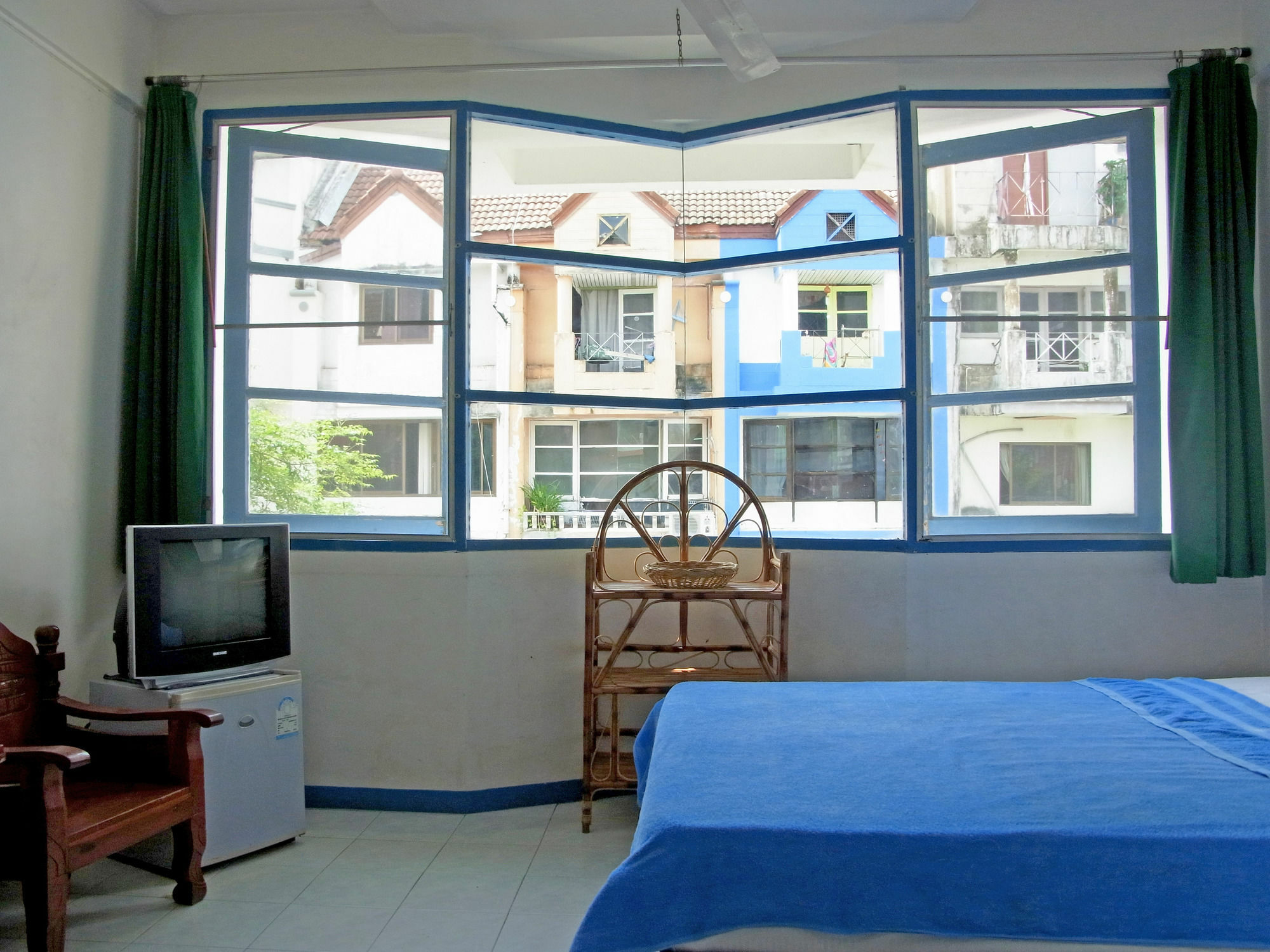 Niku Guesthouse Patong Экстерьер фото