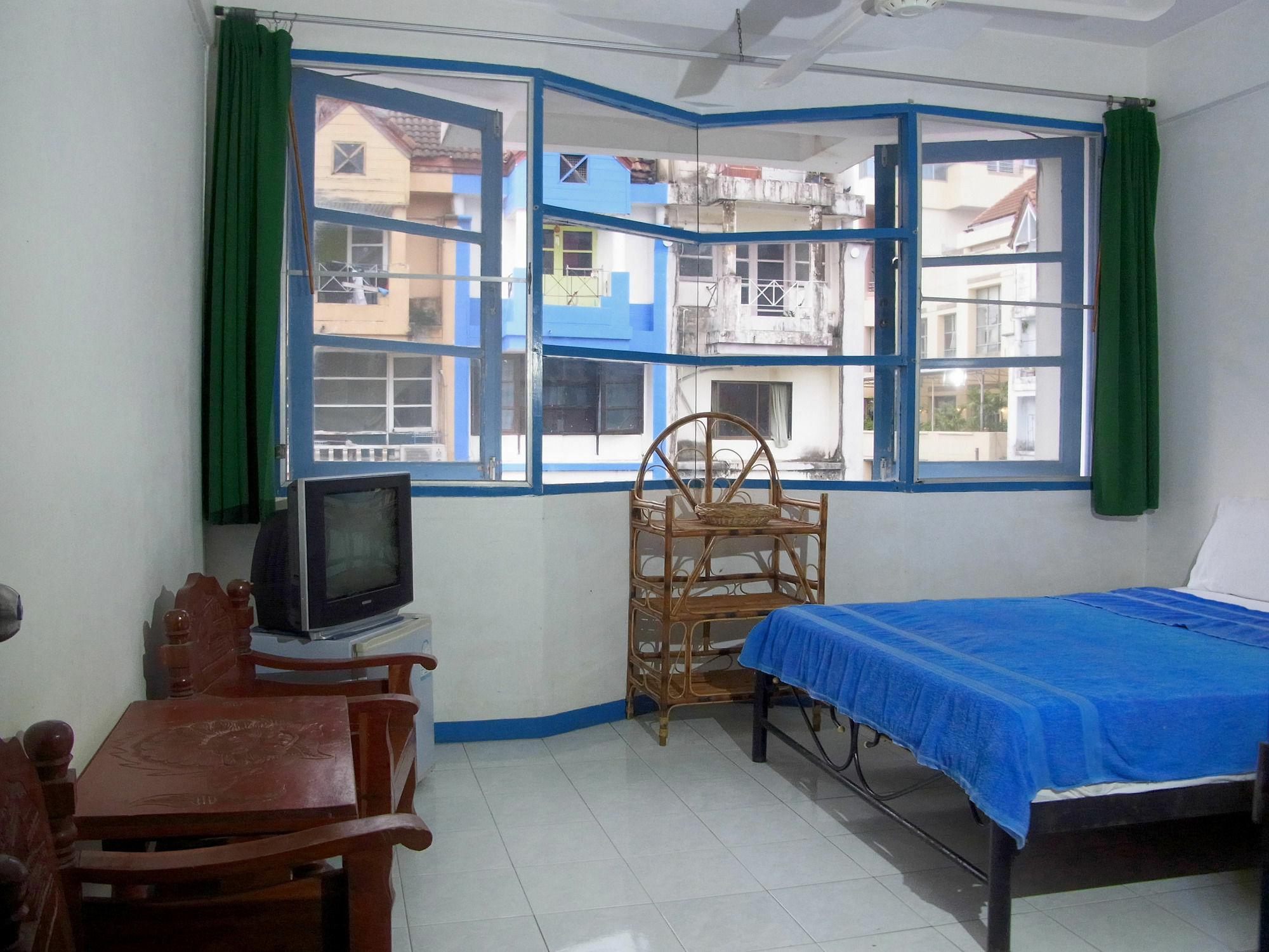 Niku Guesthouse Patong Экстерьер фото